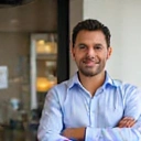 Retrato de Carlos Rodríguez, sonriendo